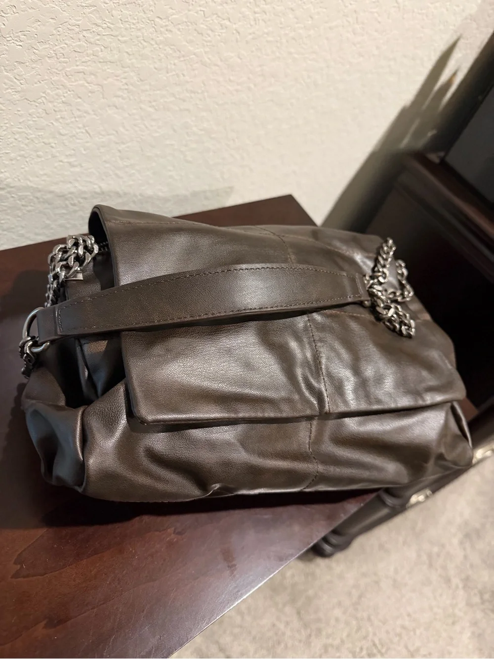 Classic women’s Leather Shoulder Bag in Dark Brown with Chain Strap